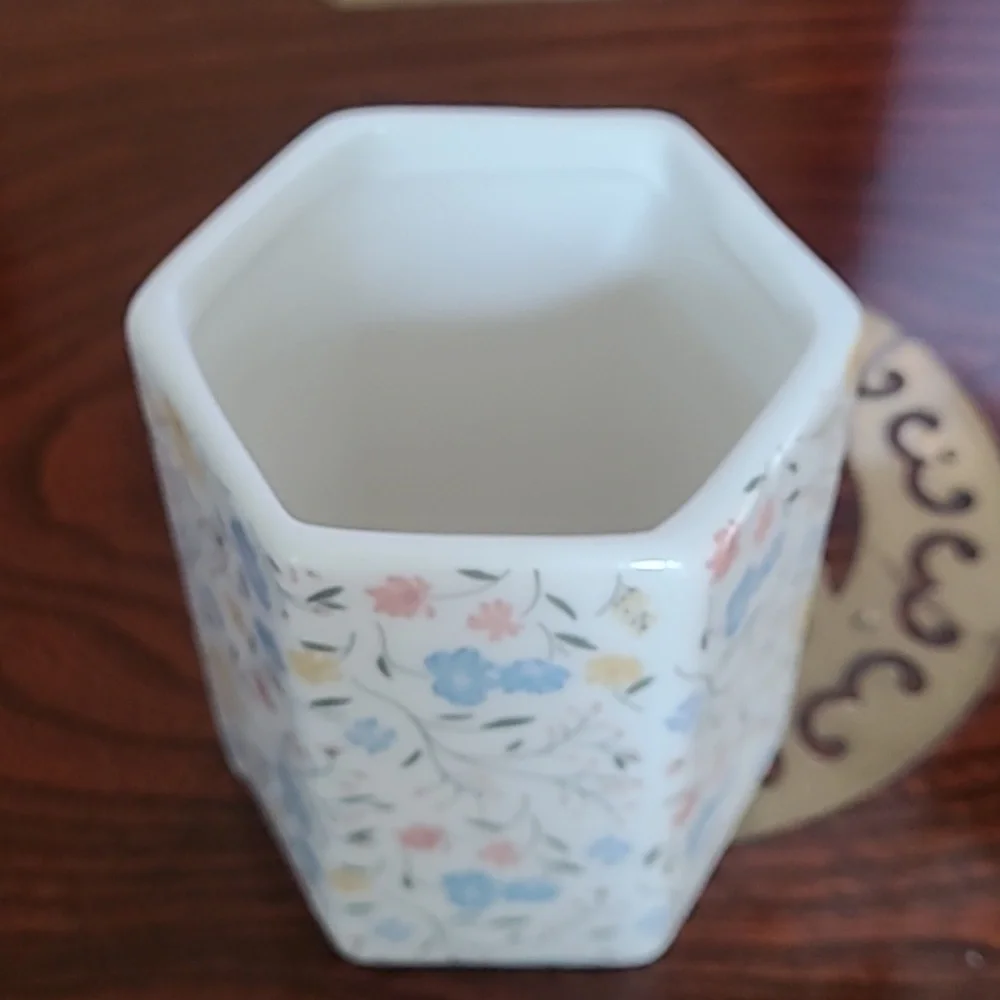 Desktop Pen Cup